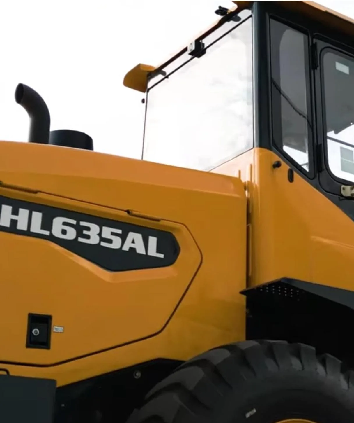Qualidade Hyundai aliada a eficiência no seu dia a dia, você encontra na HL635AL.