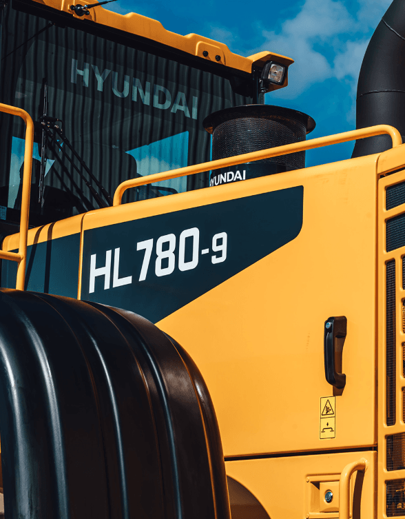A pá carregadeira HL780-9 traz para cada operador o máximo de desempenho, mais precisão e claro, qualidade coreana com aquele toque brasileiro que só nós sabemos dar.