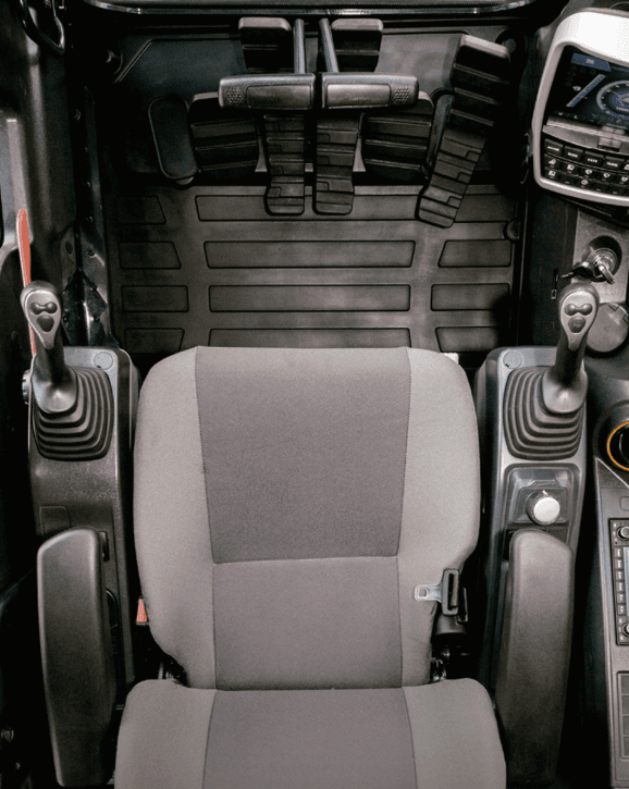 A HX150L da Hyundai ganha não só na potência, mas também no conforto.