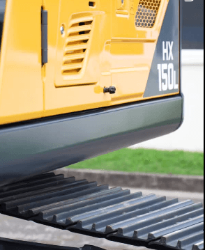Com a cabine 13% mais espaçosa e mais eficiência no consumo de combustível a HX150L vem pra ser sua parceira versátil na operação.